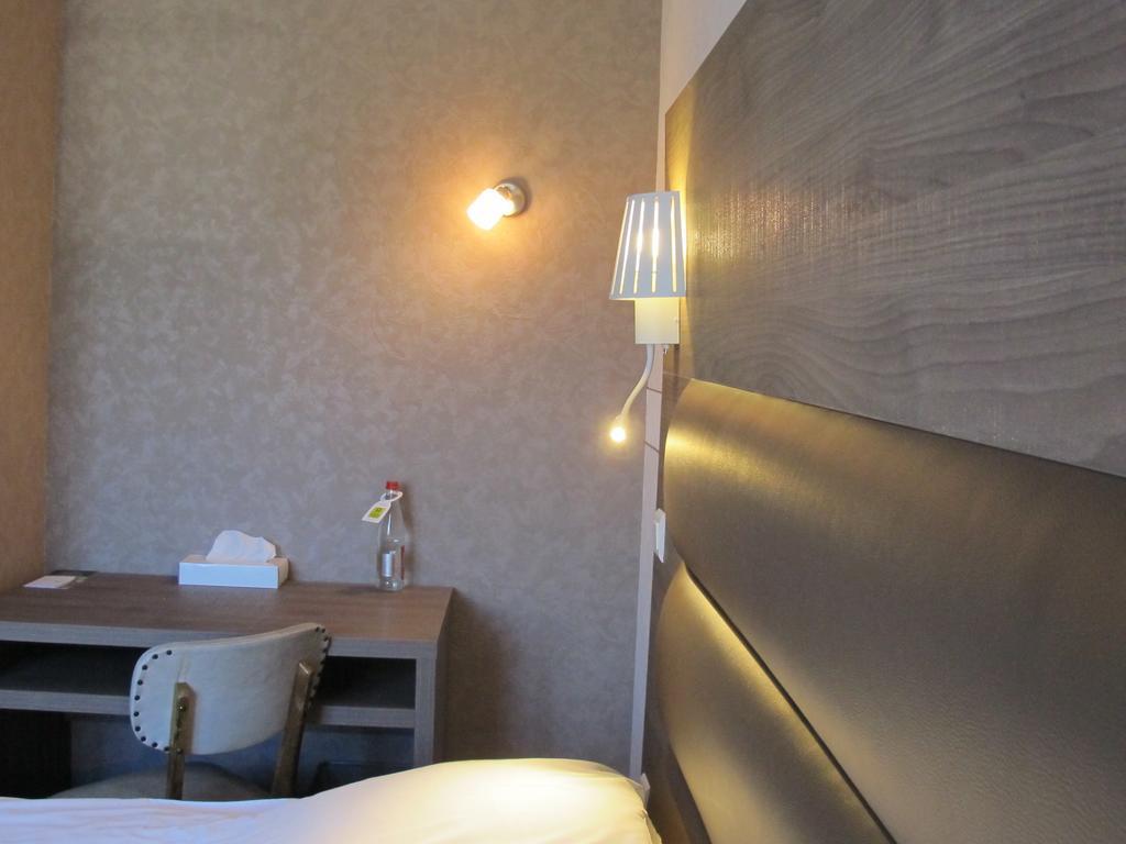 Logis Deshors-Foujanet Hotell Chamboulive Eksteriør bilde
